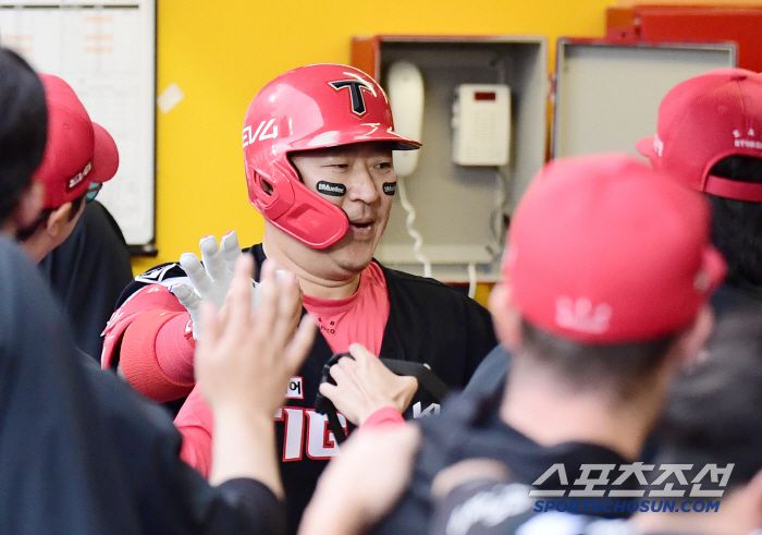 21일 인천 SSG랜더스필드에서 열린 SSG와 KIA의 경기. 5회 SSG 김광현 상대 3점 홈런을 날린 최형우. 인천=송정헌 기자songs@sportschosun.com/2025.06.21/