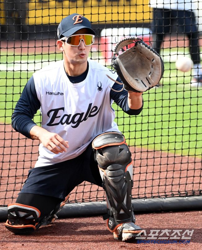 5일 대전 한화생명볼파크에서 열린 KT와 한화의 경기, 한화 최재훈이 수비 훈련을 하고 있다. 대전=허상욱 기자wook@sportschosun.com/2025.06.05/
