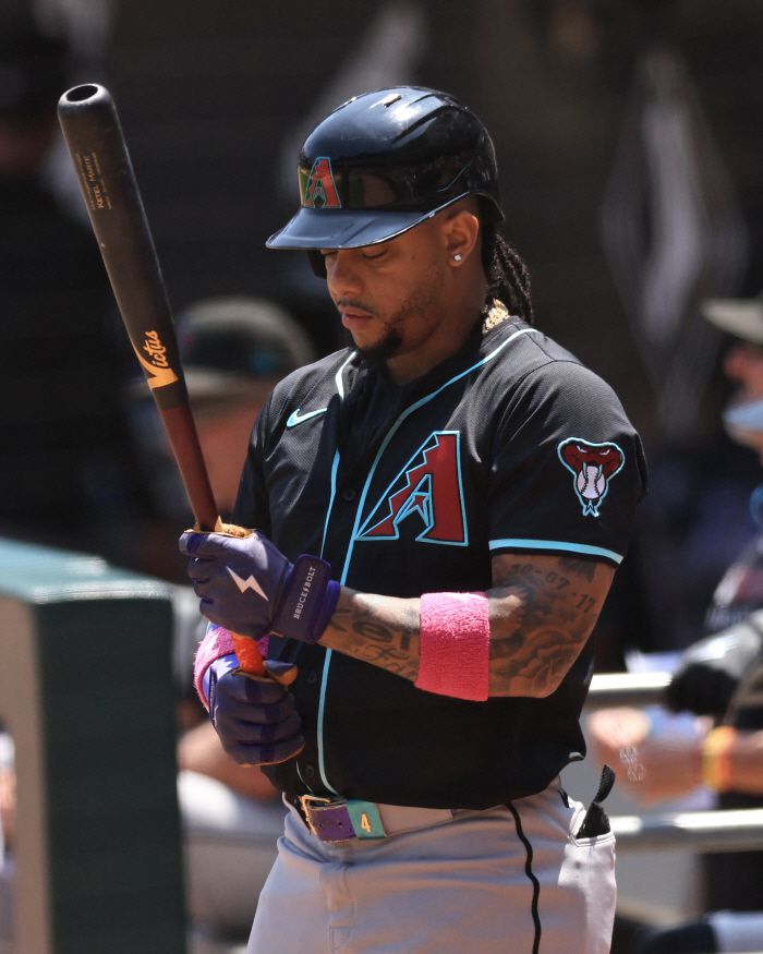 CHICAGO, ILLINOIS - JUNE 25: Ketel Marte #4 of the Arizona Diamondbacks prepares to bat during the seventh inning against the Chicago White Sox at Rate Field on June 25, 2025 in Chicago, Illinois.   Geoff Stellfox/Getty Images/AFP (Photo by Geoff Stellfox / GETTY IMAGES NORTH AMERICA / Getty Images via AFP)  <저작권자(c) 연합뉴스, 무단 전재-재배포, AI 학습 및 활용 금지>
