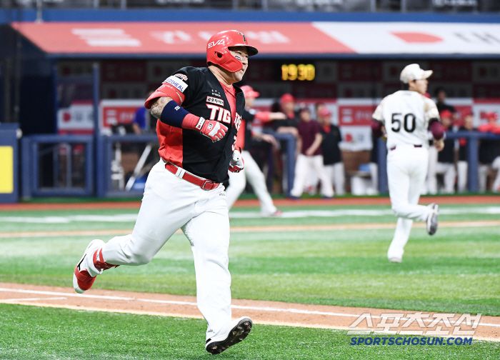 26일 서울 고척스카이돔에서 열린 KIA-키움전. 4회초 1사 2루 최형우가 1타점 적시타를 치고 있다. 고척=정재근 기자 cjg@sportschosun.com/2025.6.26/
