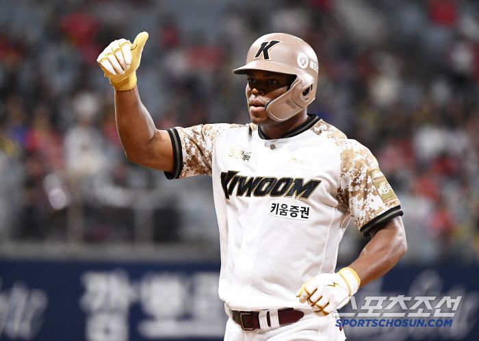 26일 서울 고척스카이돔에서 열린 KIA-키움전. 11회말 무사 대타 스톤이 안타를 친 후 기뻐하고 있다. 고척=정재근 기자 cjg@sportschosun.com/2025.6.26/