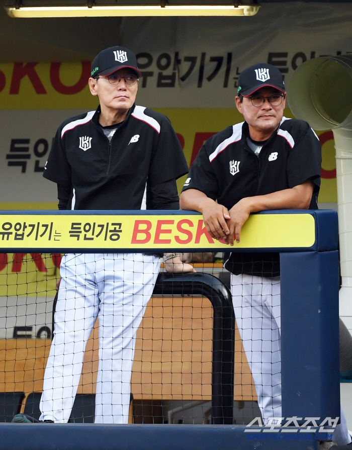 14일 대구 라이온즈파크에서 열린 삼성 라이온즈와 KT 위즈의 경기. KT 이강철 감독과 이종범 코치가 경기를 지켜보고 있다. 대구=박재만 기자 pjm@sportschosun.com/2025.06.14/
