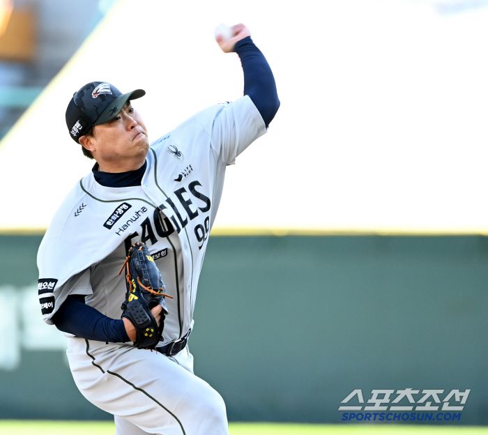 29일 인천SSG랜더스필드에서 열린 한화와 SSG의 경기, 한화 선발투수 류현진이 역투하고 있다. 인천=허상욱 기자wook@sportschosun.com/2025.06.29/