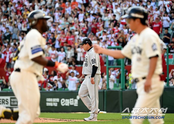 29일 인천SSG랜더스필드에서 열린 한화와 SSG의 경기, 2회말 류현진이 에레디아에 선제 솔로홈런을 허용하며 아쉬워하고 있다. 인천=허상욱 기자wook@sportschosun.com/2025.06.29/