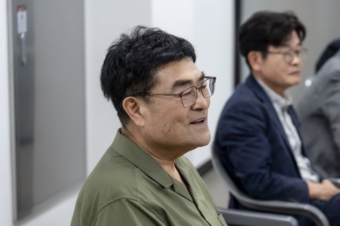 2025 삼척 전국3대3농구대회 1차가 27일부터 29일까지 삼척 다목적체육관에서 열렸다. 28일 개회식에 참석한 박상수 삼척시장이 인터뷰를 진행하고 있다. KOREA3X3 제공