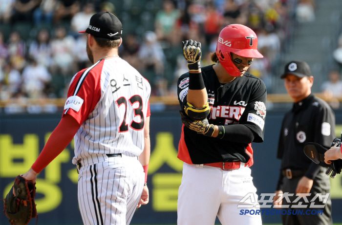 29일 잠실구장에서 열린 LG 트윈스와 KIA 타이거즈의 경기. KIA 고종욱이 안타를 날린 뒤 환호하고 있다. 잠실=박재만 기자 pjm@sportschosun.com/2025.06.29/