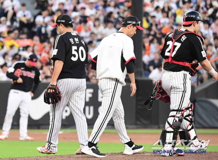 14일 대전 한화생명볼파크에서 열린 한화와 LG의 경기. 7회말 2실점 후 강판 당하는 LG 장현식. 대전=송정헌 기자songs@sportschosun.com/2025.06.14/