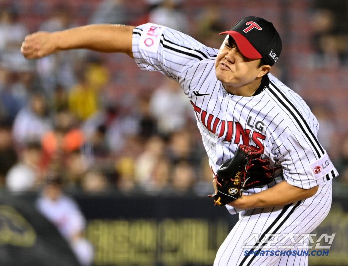 11일 잠실야구장에서 열린 SSG와 LG의 경기, LG 장현식이 역투하고 있다. 잠실=허상욱 기자wook@sportschosun.com/2025.06.11/