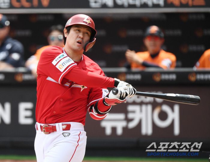 17일 대전 한화생명볼파크에서 열린 SSG-한화전. 1회초 2사 최정이 폰세의 공에 헛스윙하고 있다. 대전=정재근 기자 cjg@sportschosun.com/2025..5.17/