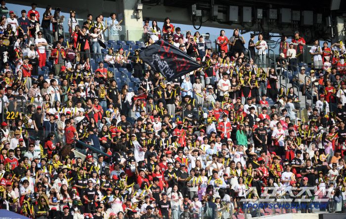 3일 잠실구장에서 열린 두산 베어스와 KIA 타이거즈의 경기. KIA 팬들이 열띤 응원전열 펼치고 있다. 잠실=박재만 기자 pjm@sportschosun.com/2025.06.03/