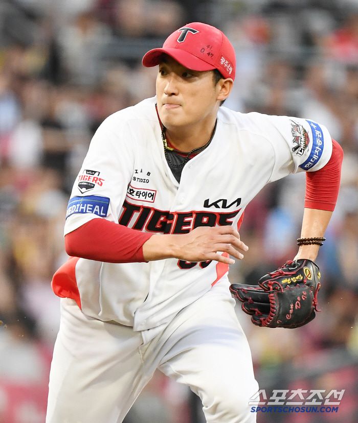 5일 광주 기아 챔피언스필드에서 열린 롯데-KIA전. KIA 선발투수 김도현이 베이스커버를 위해 1루로 달려가고 있다. 광주=정재근 기자 cjg@sportschosun.com/2025.7.5/