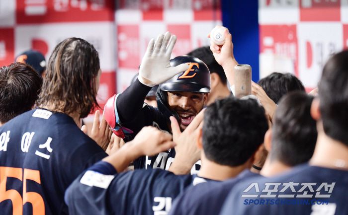 6일 서울 고척돔에서 열린 KBO리그 키움과 한화의 경기. 7회 3점 홈런을 날린 한화 리베라토. 고척=송정헌 기자songs@sportschosun.com/2025.07.06/