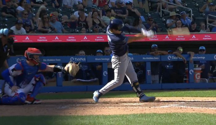 탬파베이 김하성이 지난 5일(한국시각) 미네소타와의 복귀전에서 7회 좌전안타를 터뜨리고 있다. 사진=MLB.TV 캡처