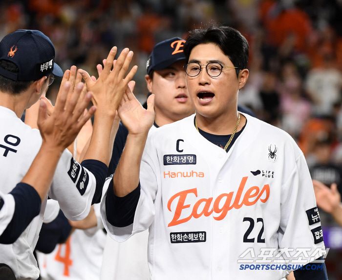1일 대전 한화생명볼파크에서 열린 NC-한화전. 한화가 8대4 역전승을 거뒀다. 채은성이 하이파이브하고 있다. 대전=정재근 기자 cjg@sportschosun.com/2025.7.1/