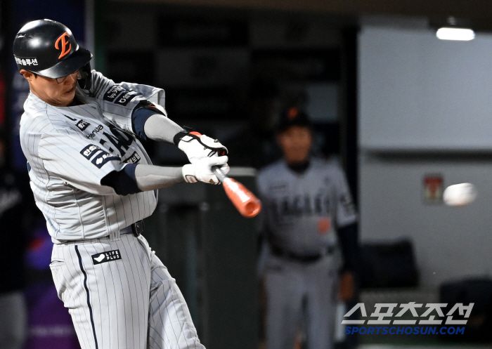 19일 부산 사직야구장에서 열린 한화와 롯데의 경기, 8회초 1사 3루 한화 채은성이 1타점 적시타를 치고 있다. 부산=허상욱 기자wook@sportschosun.com/2025.06.19/