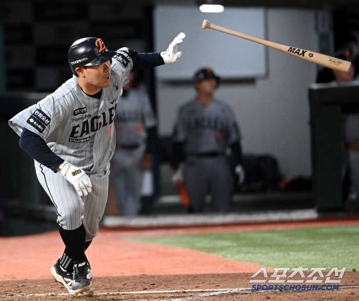 19일 부산 사직야구장에서 열린 한화와 롯데의 경기, 9회초 한화 이재원이 선두타자 안타를 치고 있다. 부산=허상욱 기자wook@sportschosun.com/2025.06.19/