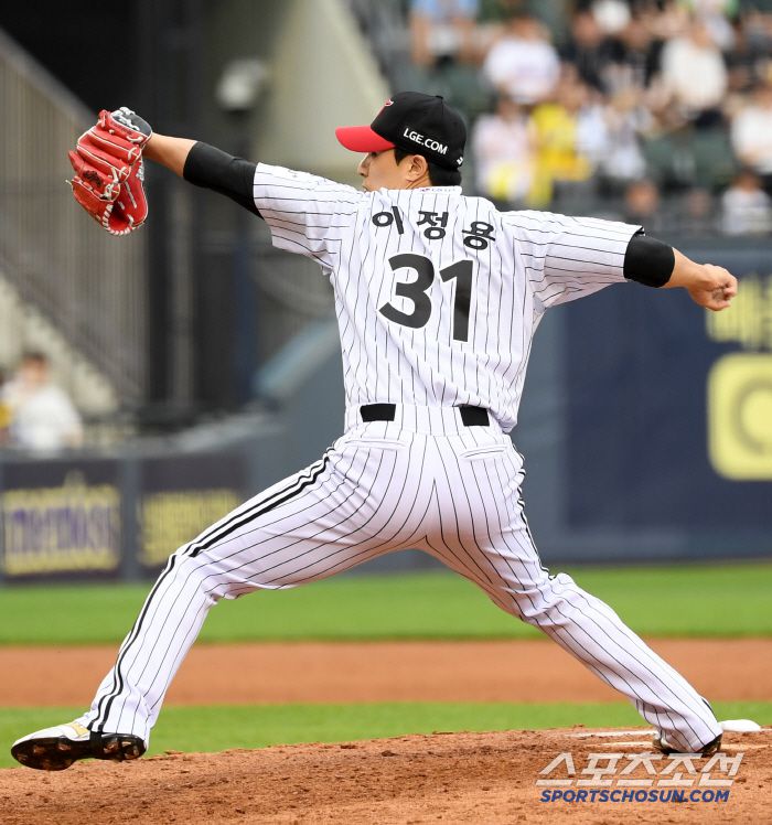 21일 잠실구장에서 열린 LG 트윈스와 두산 베어스의 경기. LG 이정용이 역투하고 있다. 잠실=박재만 기자 pjm@sportschosun.com/2025.06.21/