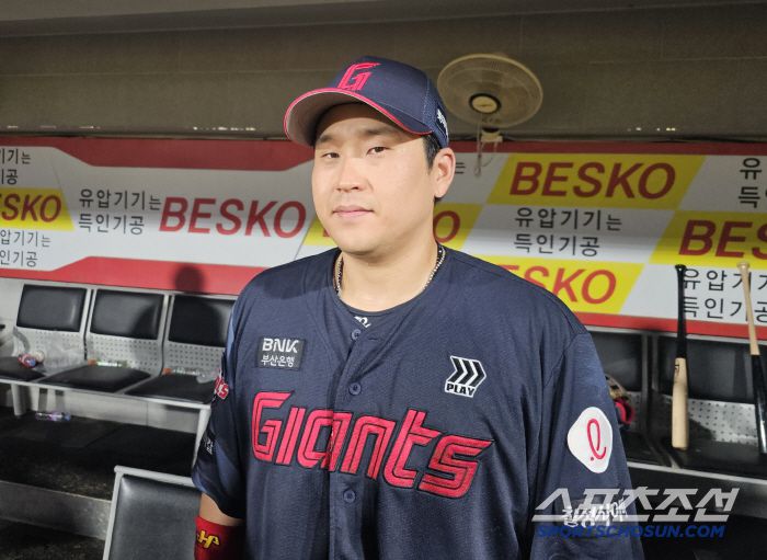 인터뷰에 임한 롯데 유강남. 김영록 기자