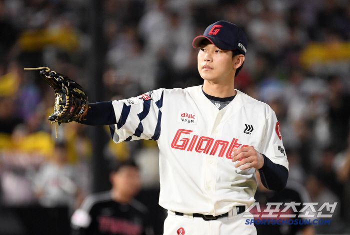1일 부산 사직구장에서 열린 롯데 자이언츠와 LG 트윈스의 경기. 롯데 홍민기가 역투하고 있다. 부산=박재만 기자 pjm@sportschosun.com/2025.07.01/