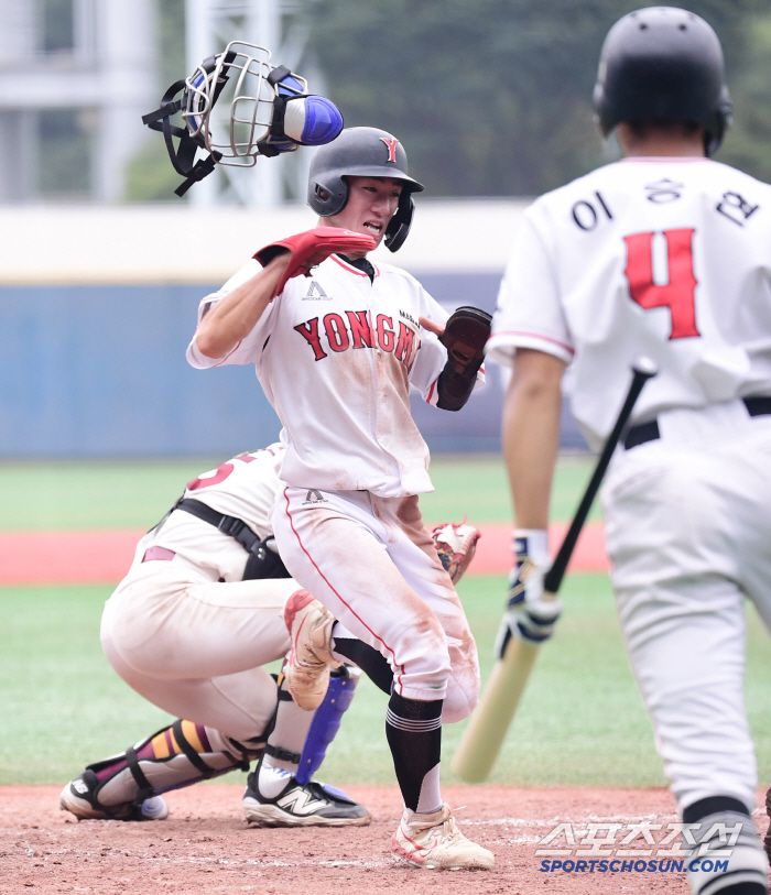 7일 서울 목동구장에서 열린 제80회 청룡기 고교야구선수권 대회 및 주말리그 왕중왕전 마산용마고-상동고 경기. 5회 2사 2루. 마산용마고 제승하 안타 때 득점에 성공하고 있는 김창헌. 목동=송정헌 기자songs@sportschosun.com/2025.07.07/