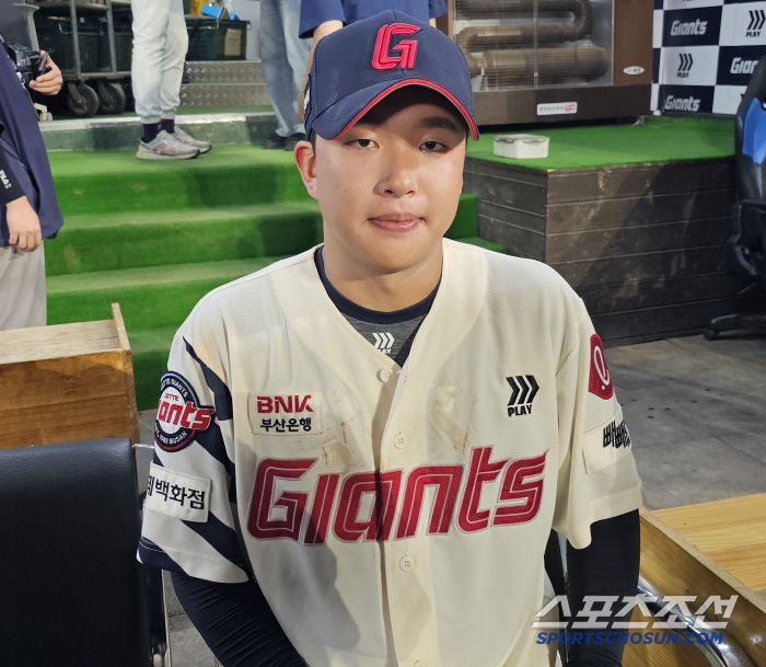 인터뷰에 임한 롯데 이호준. 김영록 기자