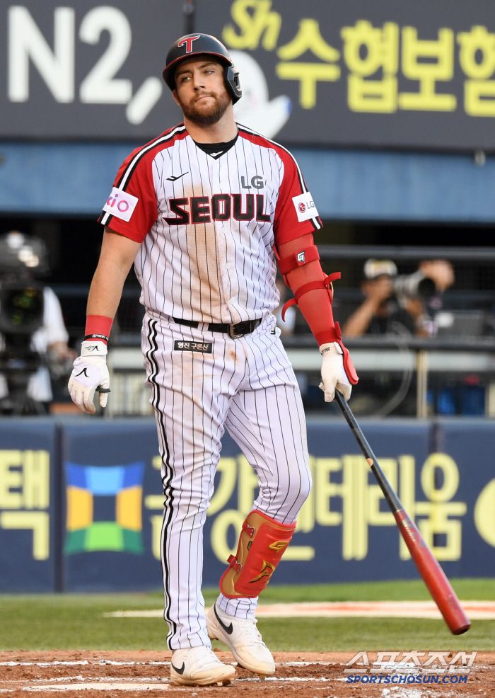 29일 잠실구장에서 열린 LG 트윈스와 KIA 타이거즈의 경기. 7회말 2사 만루 LG 오스틴이 좌익수 뜬공으로 물러나고 있다. 잠실=박재만 기자 pjm@sportschosun.com/2025.06.29/