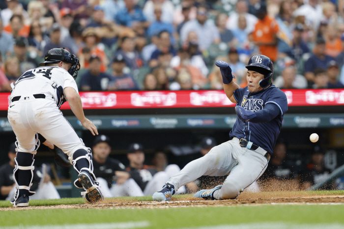 탭파베이 김하성이 6회초 2루타를 치고 나가 테일러 월스의 적사타 때 홈을 파고들어 세이프되고 있다. Imagn Images연합뉴스
