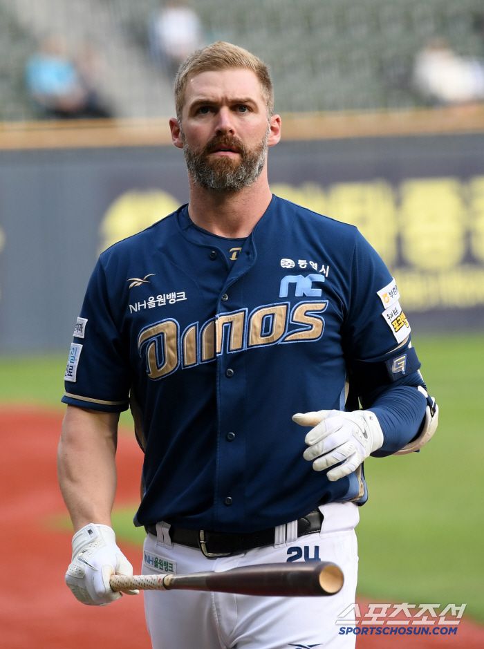18일 잠실구장에서 열린 LG 트윈스와 NC 다이노스의 경기. NC 데이비슨이 숨을 고르고 있다. 잠실=박재만 기자 pjm@sportschosun.com/2025.06.18/