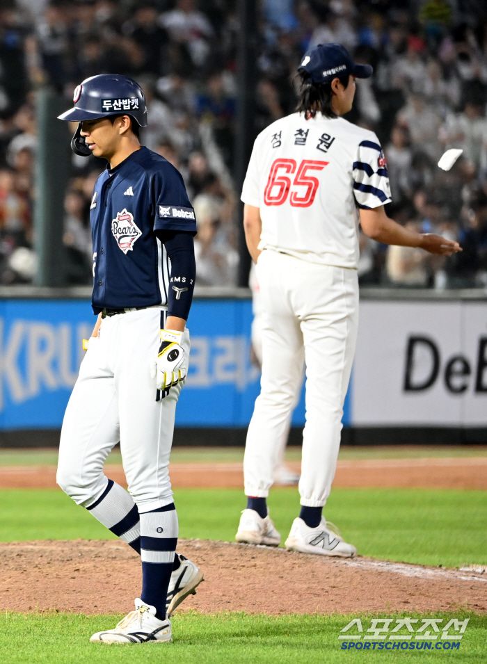 8일 부산사직야구장에서 열린 두산과 롯데의 경기, 7회초 2사 2루 두산 김민석이 롯데 정철원을 상대로 날린 타구가 파울이 된 후 다시 타석으로 돌아서고 있다. 부산=허상욱 기자wook@sportschosun.com/2025.07.08/