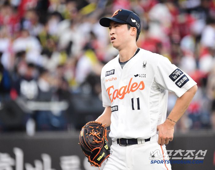 9일 대전 한화생명 볼파크에서 열린 한화와 KIA의 경기. 4회 KIA 김규성에게 1타점 2루타 허용 후 강판 당하는 한화 선발 엄상백. 대전=송정헌 기자songs@sportschosun.com/2025.07.09/