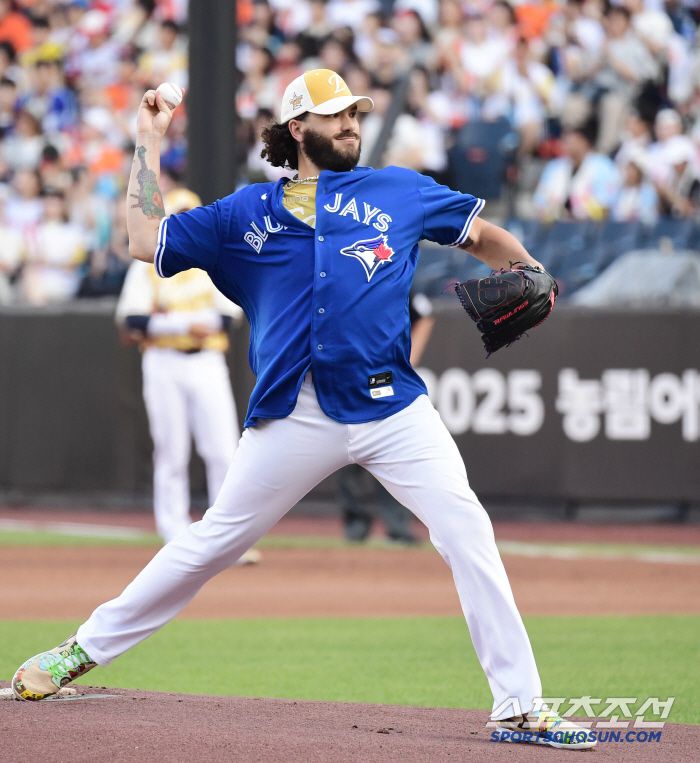 12일 대전 한화생명볼파크에서 열린 2025 KBO 올스타전, 1회 선발 투구하는 한화 폰세. 대전=송정헌 기자songs@sportschosun.com/2025.07.12/