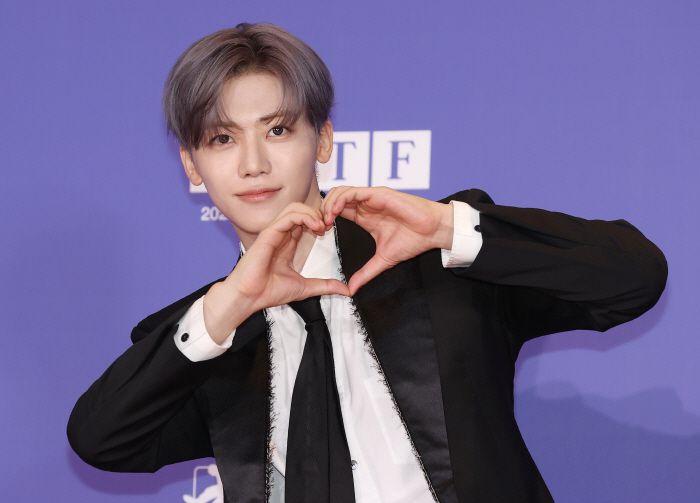 하트 만드는 재민      (서울=연합뉴스) 이재희 기자 = 그룹 엔시티 드림(NCT DREAM)의 재민이 14일 서울 송파구 롯데시네마 월드타워점에서 열린 다섯 번째 앨범 '고 백 투 더 퓨쳐' 제작 발표회에 참석, 포즈를 취하고 있다. 2025.7.14      scape@yna.co.kr  (끝)      <저작권자(c) 연합뉴스, 무단 전재-재배포, AI 학습 및 활용 금지>