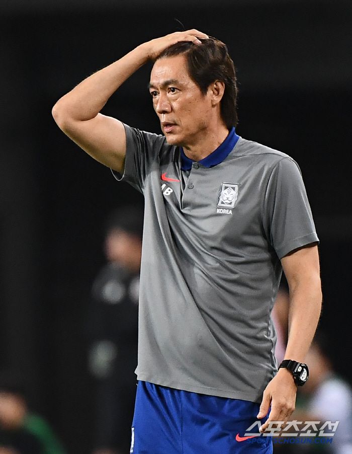 15일 오후 경기도 용인미르스타디움에서 열린 E-1 챔피언십(동아시안컵) 한국과 일본의 경기. 홍명보 감독이 선수들을 독려하고 있다. 용인=정재근 기자 cjg@sportschosun.com/2025.7.15/