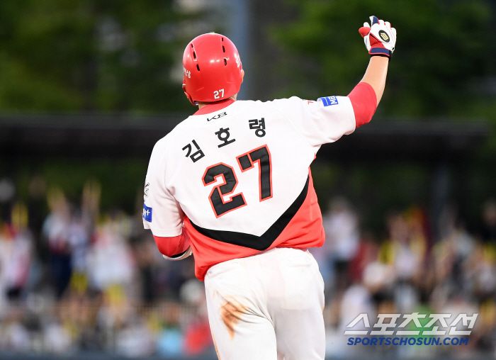 5일 광주 기아 챔피언스필드에서 열린 롯데-KIA전. 5회말 무사 만루 김호령이 만루홈런을 친 후 환호하고 있다. 광주=정재근 기자 cjg@sportschosun.com/2025.7.5/