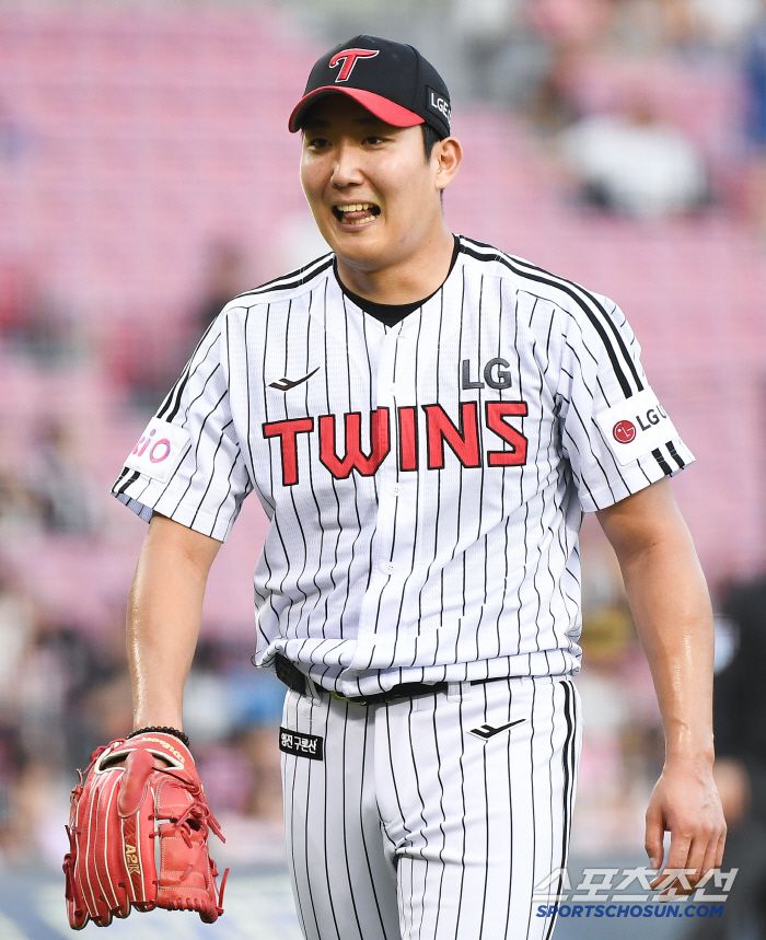 9일 서울 잠실구장에서 열린 키움-LG전. 3회초를 무실점으로 마친 손주영이 기뻐하고 있다. 잠실=정재근 기자 cjg@sportschosun.com/2025.7.9/