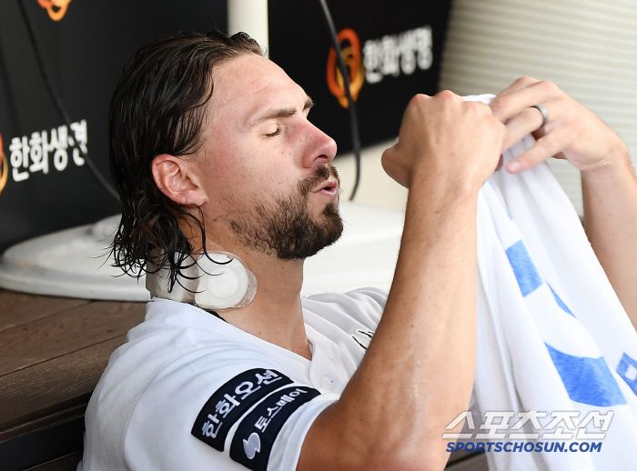 1일 대전 한화생명볼파크에서 열린 NC-한화전.4회까지 4실점한 와이스가 아쉬워하고 있다. 대전=정재근 기자 cjg@sportschosun.com/2025.7.1/