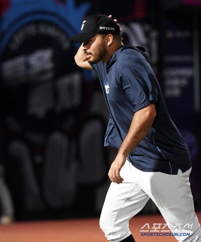 2일 부산 사직구장에서 열린 롯데 자이언츠와 LG 트윈스의 경기. 승리한 롯데 감보아가 기뻐하고 있다. 부산=박재만 기자 pjm@sportschosun.com/2025.07.02/