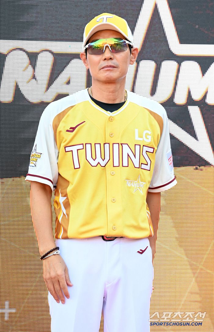 12일 대전 한화생명볼파크에서 열린 2025 KBO 올스타전, 경기장으로 들어서는 염경엽 감독. 대전=허상욱 기자wook@sportschosun.com/2025.07.12/