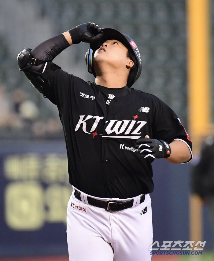 5월 1일 잠실구장에서 열린 KBO리그 두산과 KT의 경기. 1회초 선제 솔로홈런을 날린 KT 강백호. 잠실=송정헌 기자songs@sportschosun.com/2025.05.01/