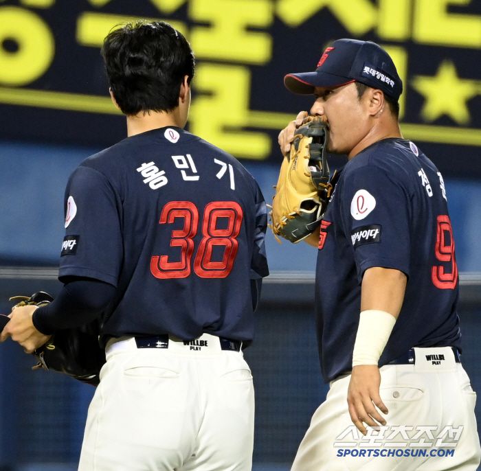자신에게 고마움을 전한 홍민기에게 아낌없는 조언을 건네는 베테랑의 모습