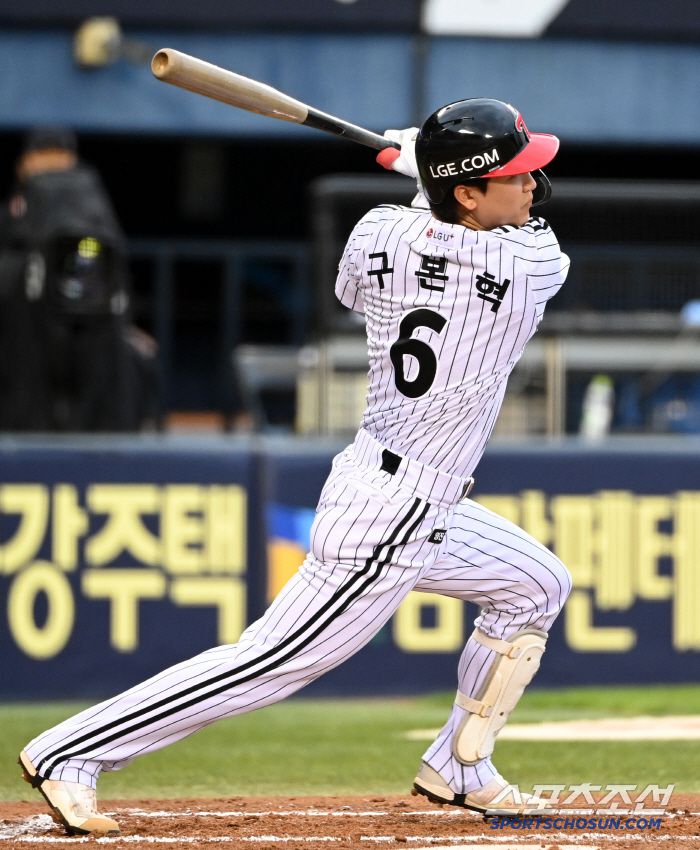 19일 잠실야구장에서 열린 롯데와 LG의 경기, 2회말 구본혁이 안타를 치고 있다. 잠실=허상욱 기자wook@sportschosun.com/2025.07.19/