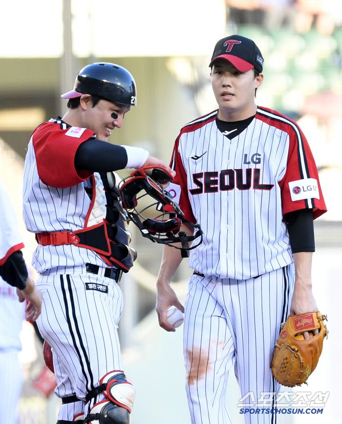 20일 잠실구장에서 열린 LG 트윈스와 롯데 자이언츠의 경기. LG 포수 박동원과 선발 임찬규가 숨을 고르고 있다. 잠실=박재만 기자 pjm@sportschosun.com/2025.07.20/