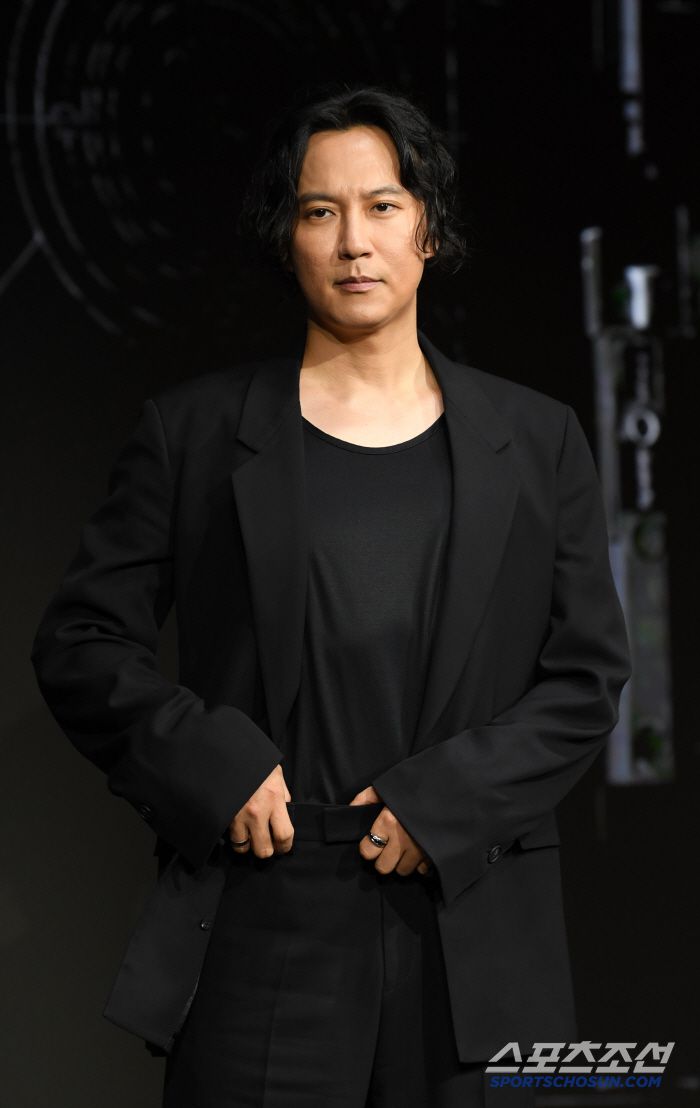 넷플릭스 시리즈 트리거 제작발표회가 22일 서울 마포구 호텔 나루 서울 엠갤러리에서 열렸다. 배우 김남길이 포토타임을 갖고 있다. 마포=박재만 기자 pjm@sportschosun.com/2025.07.22/