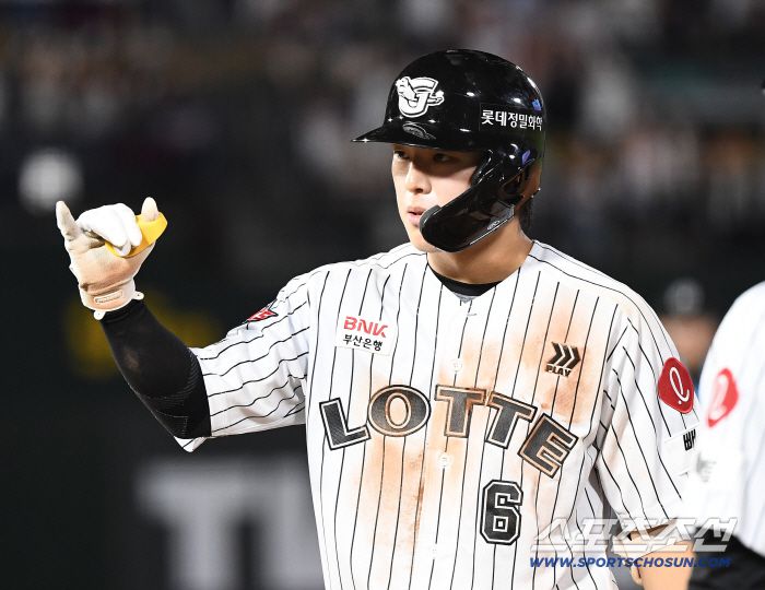 25일 부산 사직구장에서 열린 KIA와 롯데의 경기. 7회말 2사 2, 3루 한태양이 2타점 적시타를 친 후 기뻐하고 있다. 부산=정재근 기자 cjg@sportschosun.com/2025.7.25/