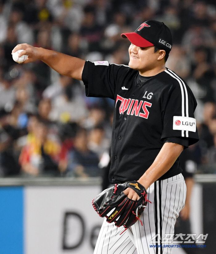 1일 부산 사직구장에서 열린 롯데 자이언츠와 LG 트윈스의 경기. LG 장현식이 이를 악물고 있다. 부산=박재만 기자 pjm@sportschosun.com/2025.07.01/