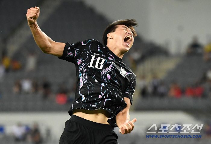 11일 오후 경기도 용인미르스타디움에서 열린 E-1 챔피언십(동아시안컵) 한국과 홍콩의 경기. 이호재가 추가골을 넣은 후 환호하고 있다. 용인=정재근 기자 cjg@sportschosun.com/2025.7.11/