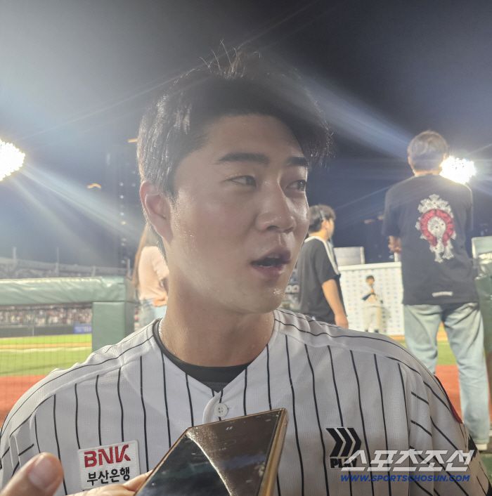 인터뷰에 임한 롯데 윤성빈. 김영록 기자