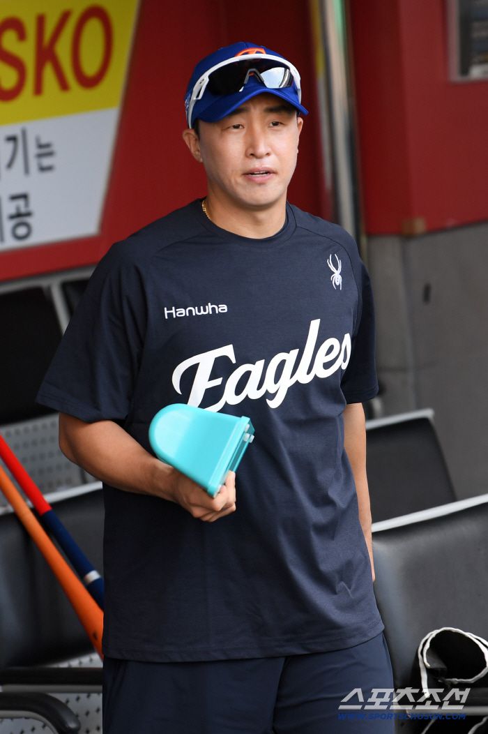 1일 광주 기아챔피언스필드에서 열린 KIA 타이거즈와 한화 이글스의 경기. 트레이드로 한화에 합류한 손아섭이 훈련을 준비하고 있다. 광주=박재만 기자 pjm@sportschosun.com/2025.08.01/