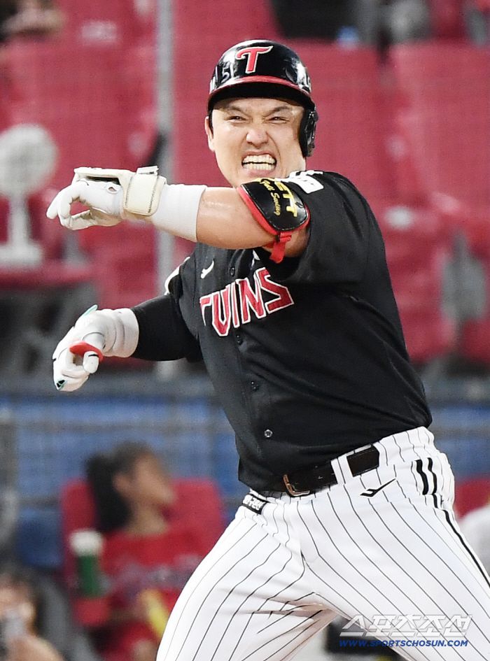 23일 광주 기아 챔피언스필드에서 열린 LG-KIA전. 7회초 무사 박동원이 2루타에 실책으로 3루까지 진루한 후 기뻐하고 있다. 광주=정재근 기자 cjg@sportschosun.com/2025.7.23/