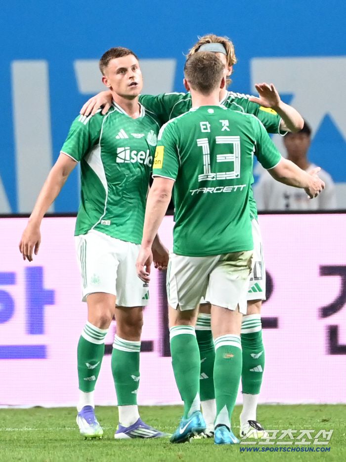 3일 서울월드컵경기장에서 열린 토트넘과 뉴캐슬의 경기, 뉴캐슬 하비 반스가 동점골을 터뜨리며 환호하고 있다. 상암=허상욱 기자wook@sportschosun.com/2025.08.03/